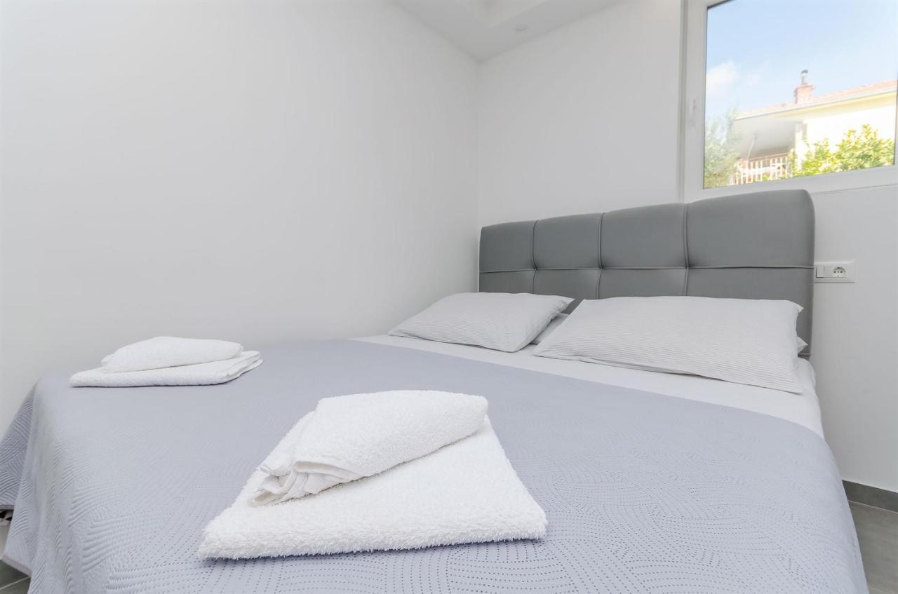 Apartments Milan โรกอซนิซา ภายนอก รูปภาพ