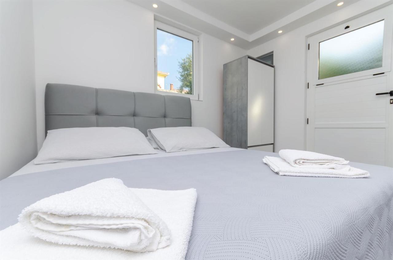 Apartments Milan โรกอซนิซา ภายนอก รูปภาพ
