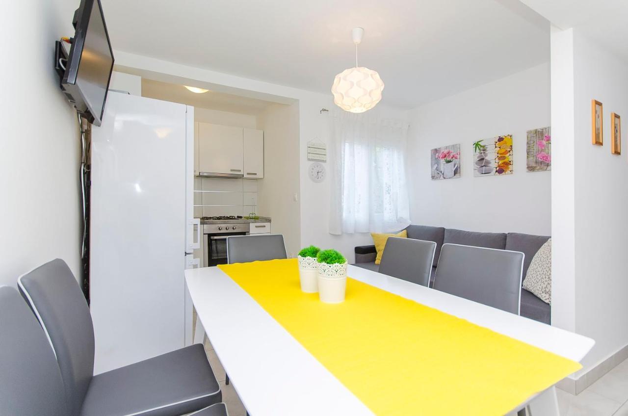 Apartments Milan โรกอซนิซา ภายนอก รูปภาพ