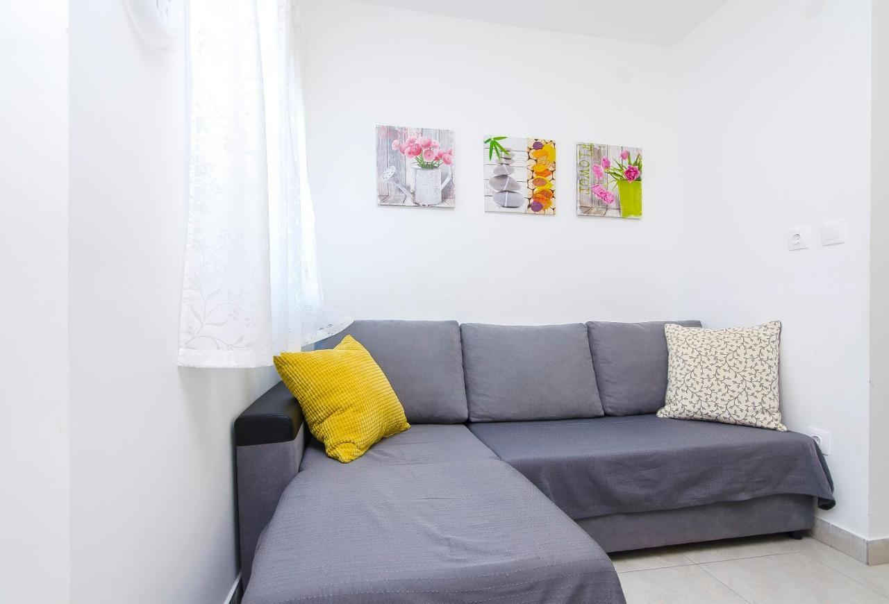 Apartments Milan โรกอซนิซา ภายนอก รูปภาพ