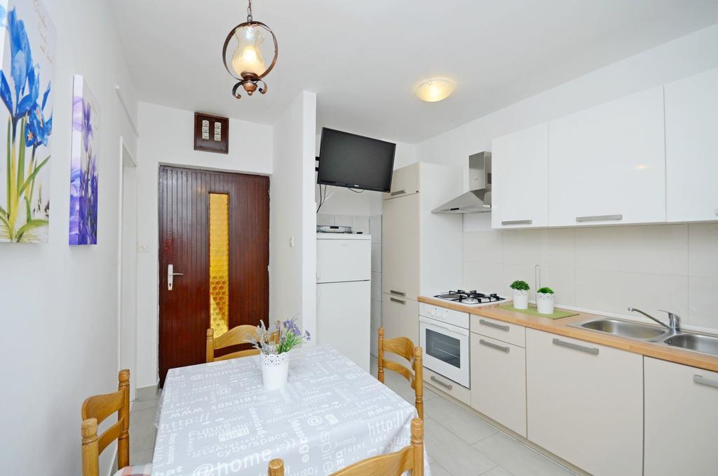 Apartments Milan โรกอซนิซา ภายนอก รูปภาพ
