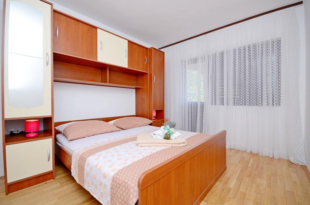 Apartments Milan โรกอซนิซา ภายนอก รูปภาพ