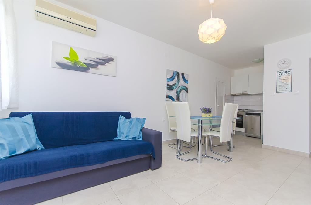 Apartments Milan โรกอซนิซา ภายนอก รูปภาพ